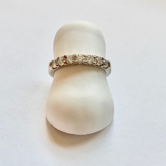 Shared Prong Diamond band Set In 14KW  .35cttw - Picture 2 of 8